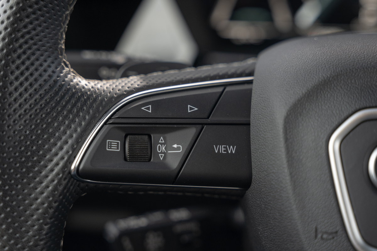 Управление Virtual Cockpit на руле